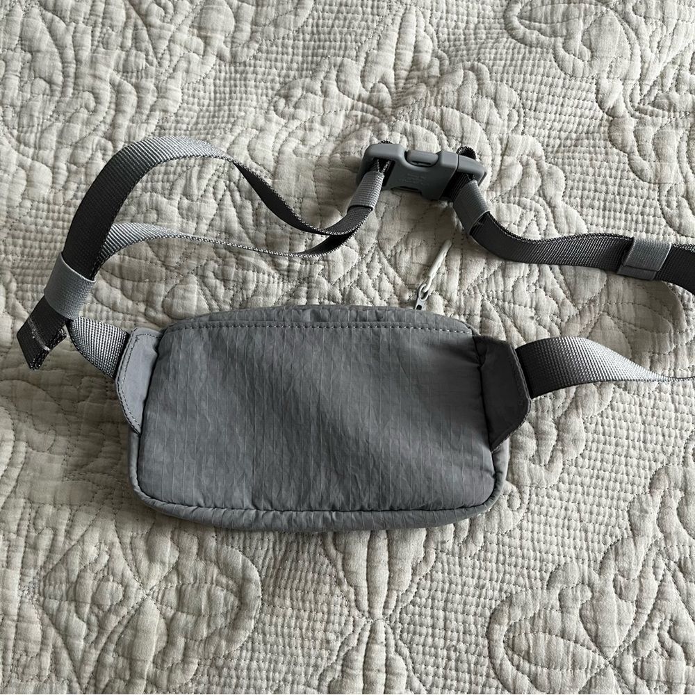 Lululemon light grey mini belt bag - Picture 3 of 3